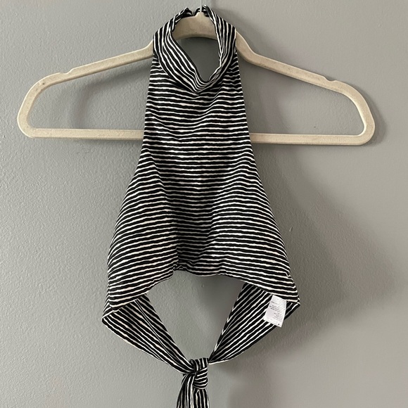 Never worn Billabong bikini top. White and black size small - Picture 6 of 12